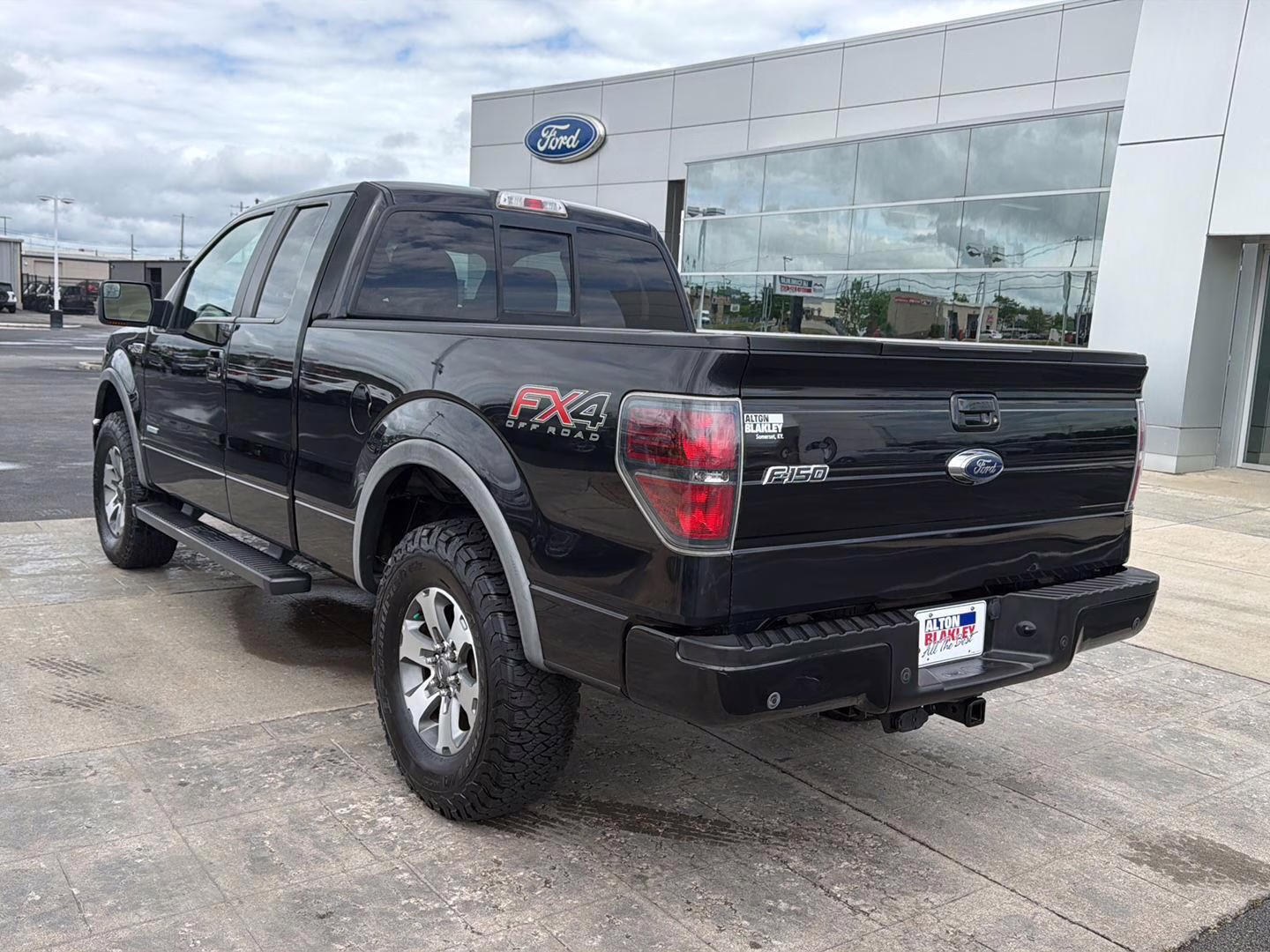 2014 Tuxedo Black Metallic Ford F-150 4WD SUPERCAB 145  XLT 4X4
