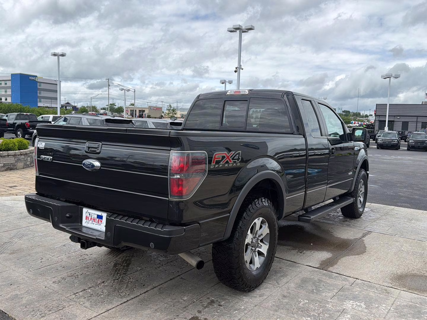 2014 Tuxedo Black Metallic Ford F-150 4WD SUPERCAB 145  XLT 4X4