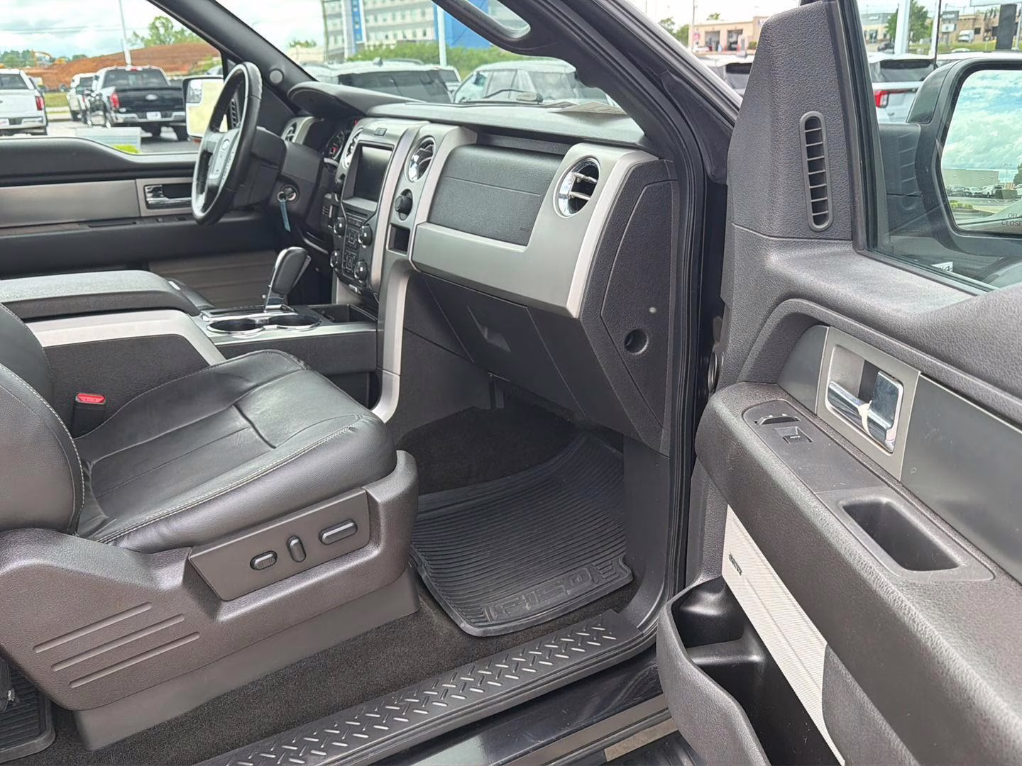 2014 Tuxedo Black Metallic Ford F-150 4WD SUPERCAB 145  XLT 4X4