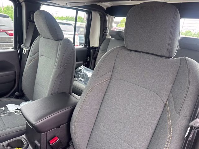 2026 Black Clearcoat Jeep Gladiator Sport 4X4 Truck