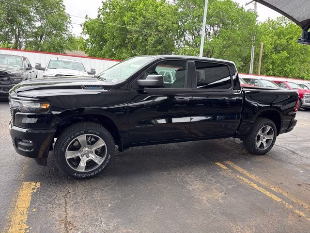 2026 Diamond Black Crystal Pearlcoat Ram 1500 Express 4X4 Truck