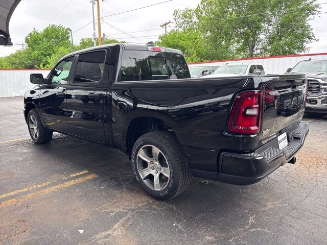 2026 Diamond Black Crystal Pearlcoat Ram 1500 Express 4X4 Truck