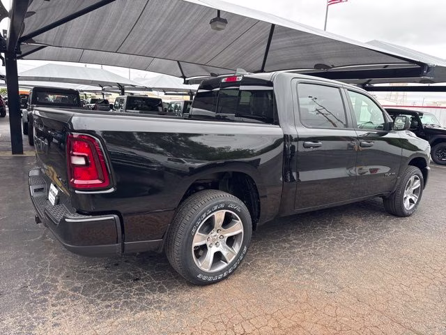 2026 Diamond Black Crystal Pearlcoat Ram 1500 Express 4X4 Truck