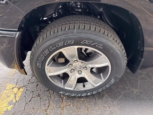 2026 Diamond Black Crystal Pearlcoat Ram 1500 Express 4X4 Truck