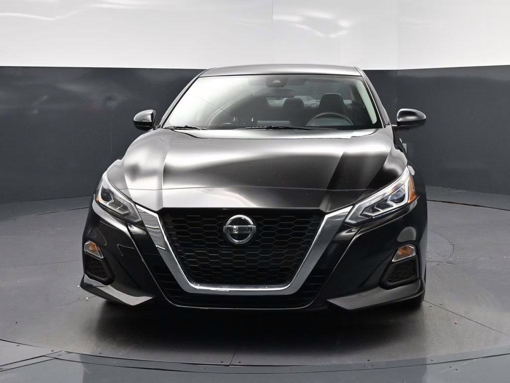 2022 Super Black Nissan Altima 2.5 SV FWD Sedan