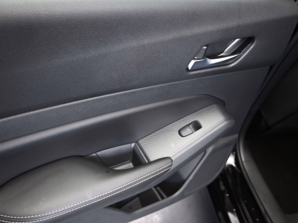 2022 Super Black Nissan Altima 2.5 SV FWD Sedan