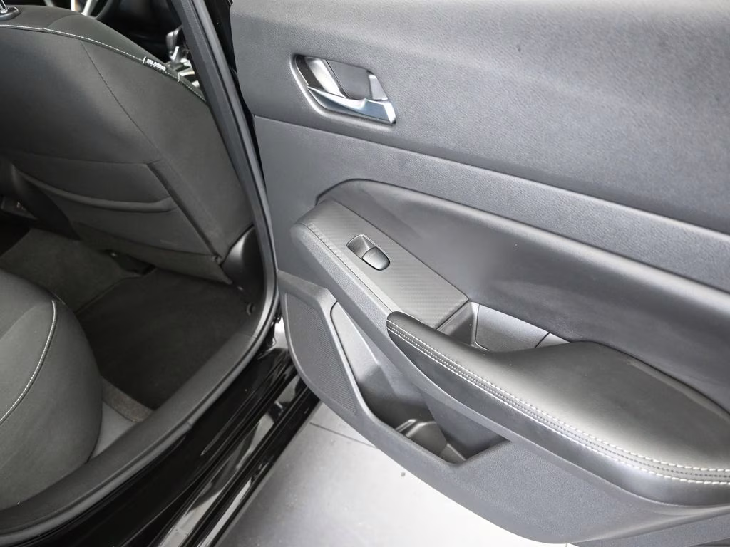 2022 Super Black Nissan Altima 2.5 SV FWD Sedan