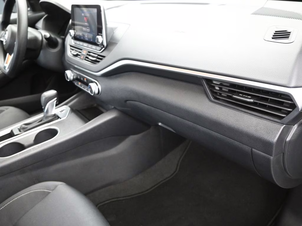 2022 Super Black Nissan Altima 2.5 SV FWD Sedan