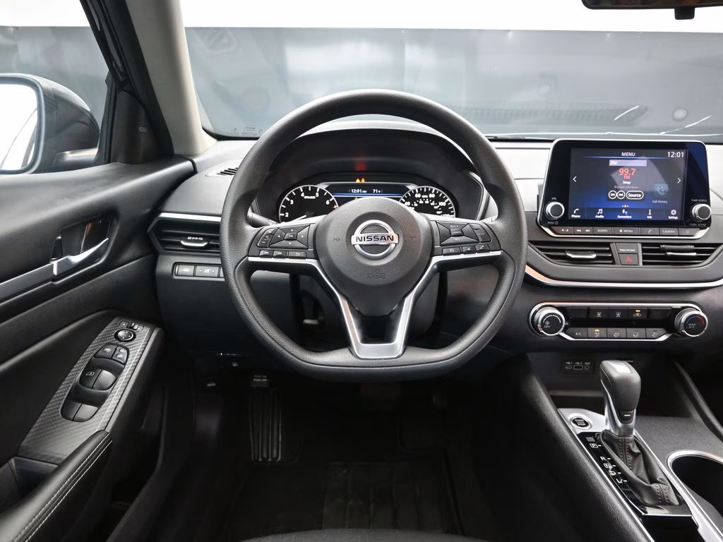 2022 Super Black Nissan Altima 2.5 SV FWD Sedan