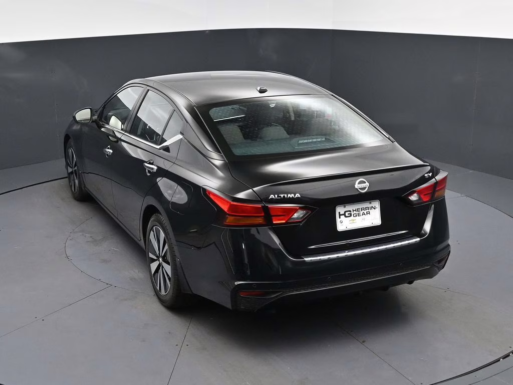 2022 Super Black Nissan Altima 2.5 SV FWD Sedan