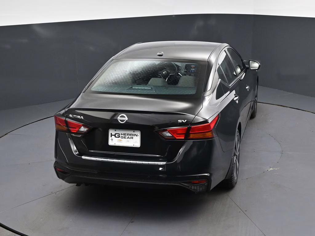 2022 Super Black Nissan Altima 2.5 SV FWD Sedan