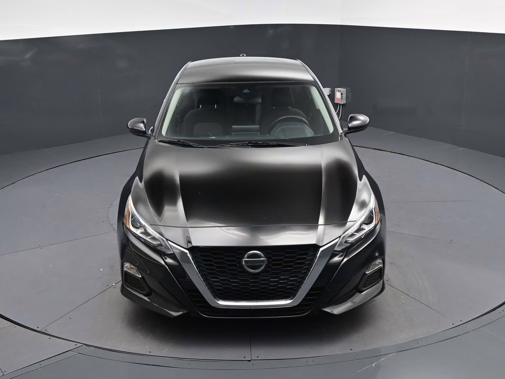 2022 Super Black Nissan Altima 2.5 SV FWD Sedan