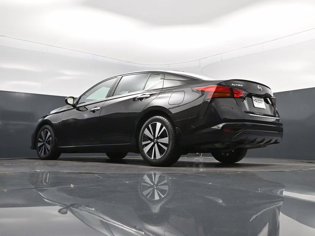 2022 Super Black Nissan Altima 2.5 SV FWD Sedan