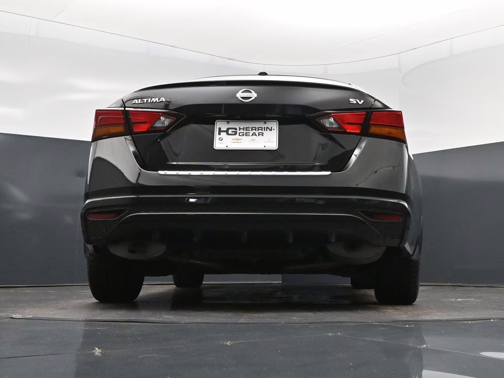 2022 Super Black Nissan Altima 2.5 SV FWD Sedan
