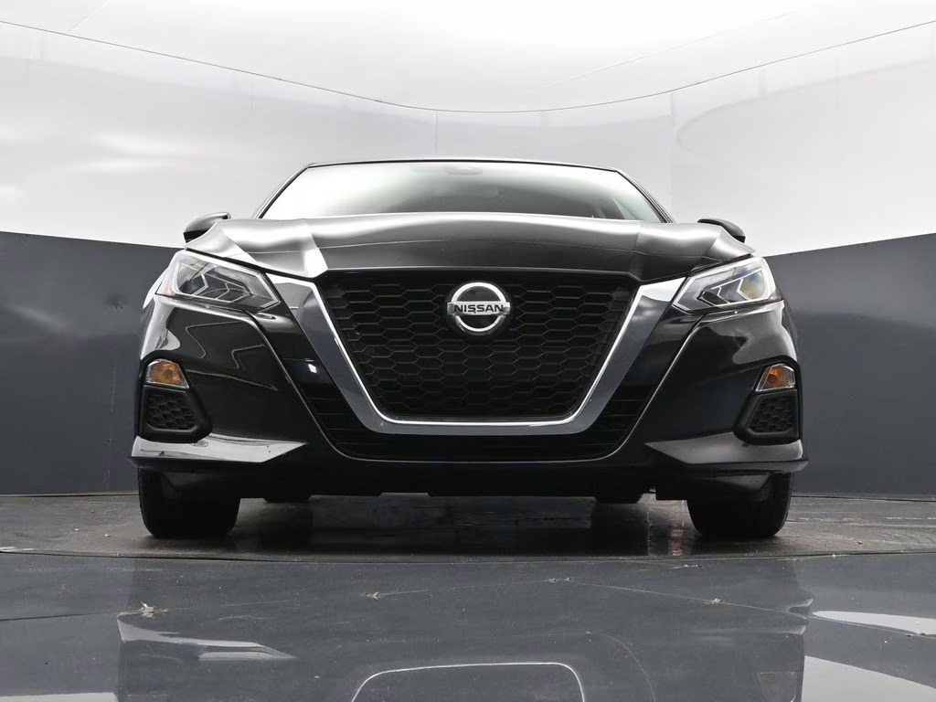2022 Super Black Nissan Altima 2.5 SV FWD Sedan