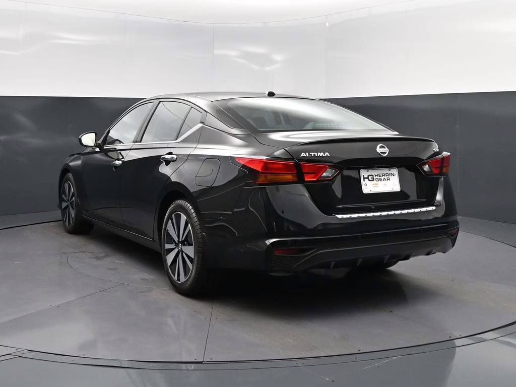 2022 Super Black Nissan Altima 2.5 SV FWD Sedan