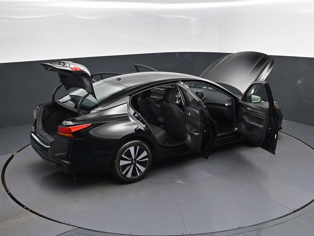 2022 Super Black Nissan Altima 2.5 SV FWD Sedan