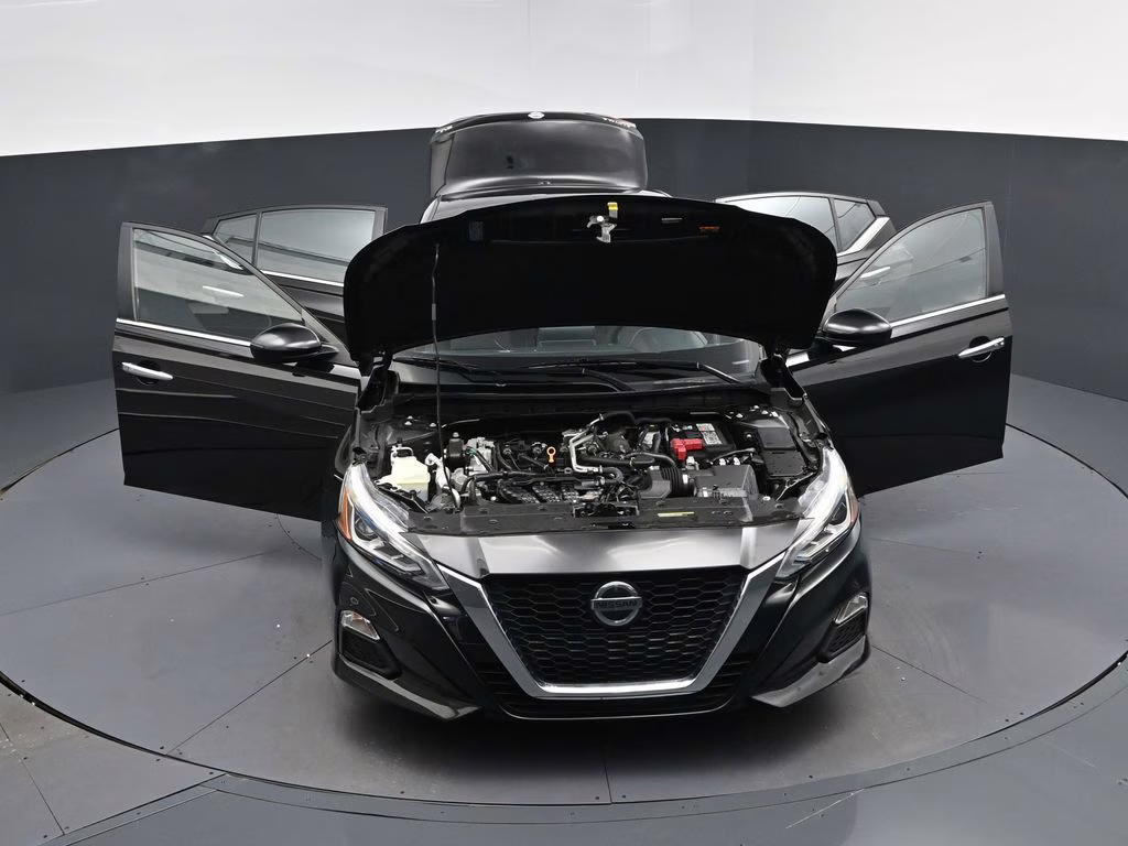 2022 Super Black Nissan Altima 2.5 SV FWD Sedan