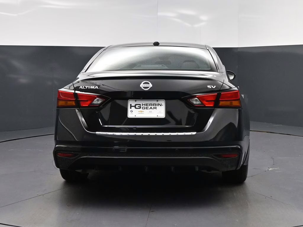 2022 Super Black Nissan Altima 2.5 SV FWD Sedan