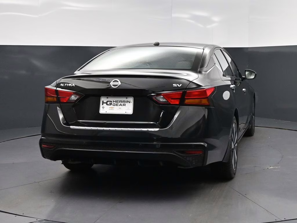 2022 Super Black Nissan Altima 2.5 SV FWD Sedan