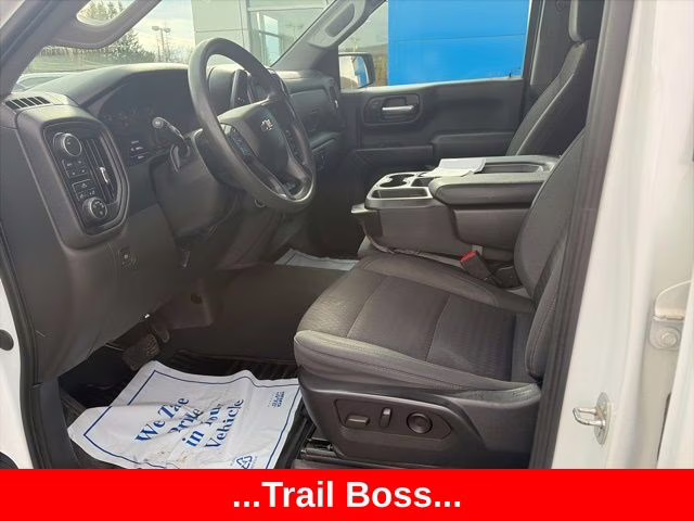 2022 Summit White Chevrolet Silverado 1500 Custom Trail Boss 4X4 Truck