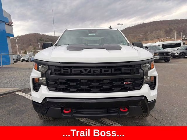 2022 Summit White Chevrolet Silverado 1500 Custom Trail Boss 4X4 Truck