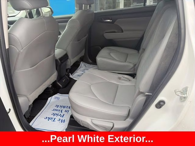 2023 Pearl Toyota Highlander XLE FWD SUV