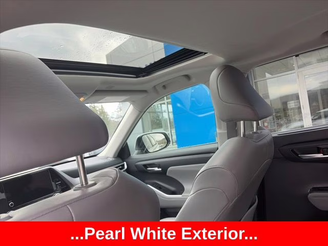 2023 Pearl Toyota Highlander XLE FWD SUV