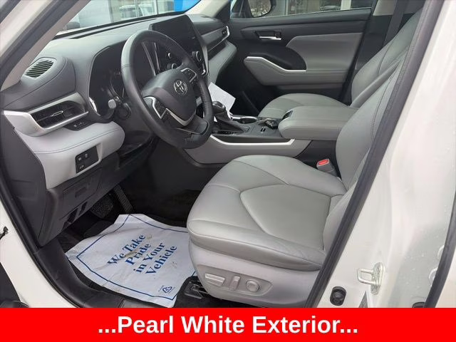 2023 Pearl Toyota Highlander XLE FWD SUV