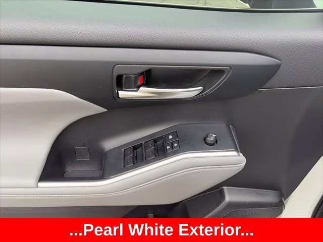 2023 Pearl Toyota Highlander XLE FWD SUV