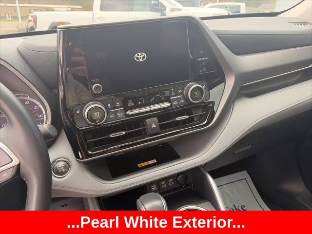2023 Pearl Toyota Highlander XLE FWD SUV