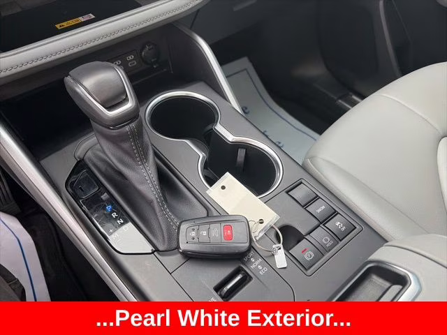 2023 Pearl Toyota Highlander XLE FWD SUV