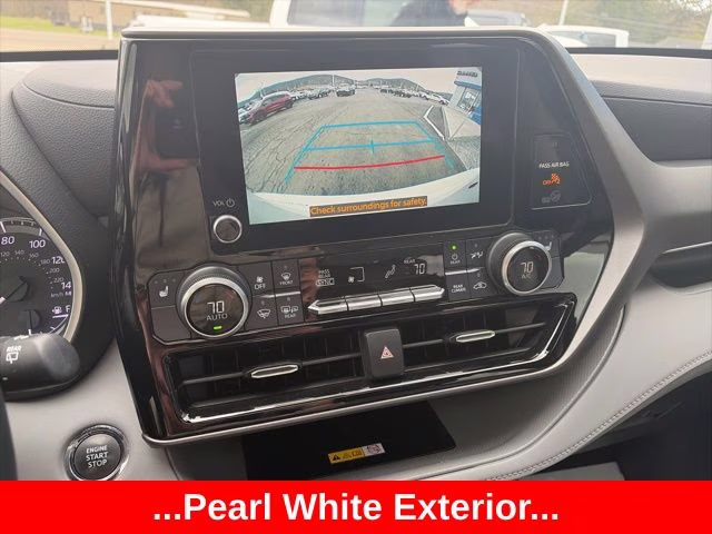 2023 Pearl Toyota Highlander XLE FWD SUV