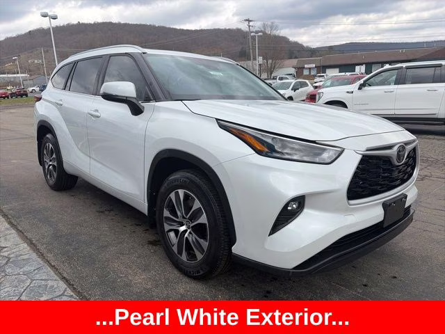 2023 Pearl Toyota Highlander XLE FWD SUV