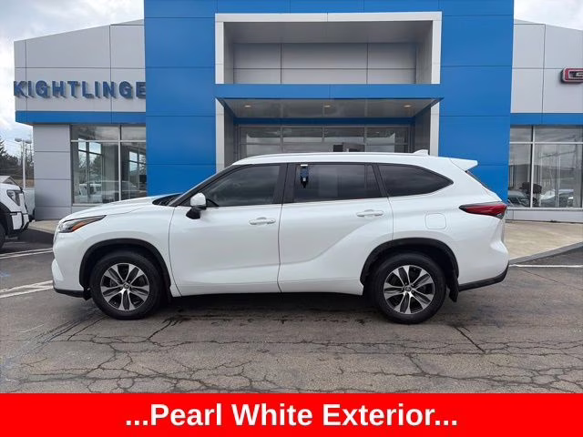 2023 Pearl Toyota Highlander XLE FWD SUV