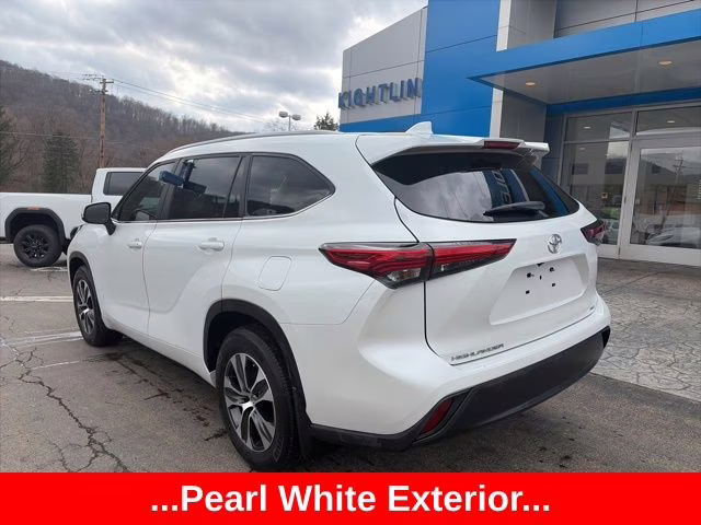 2023 Pearl Toyota Highlander XLE FWD SUV