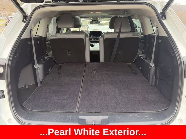 2023 Pearl Toyota Highlander XLE FWD SUV