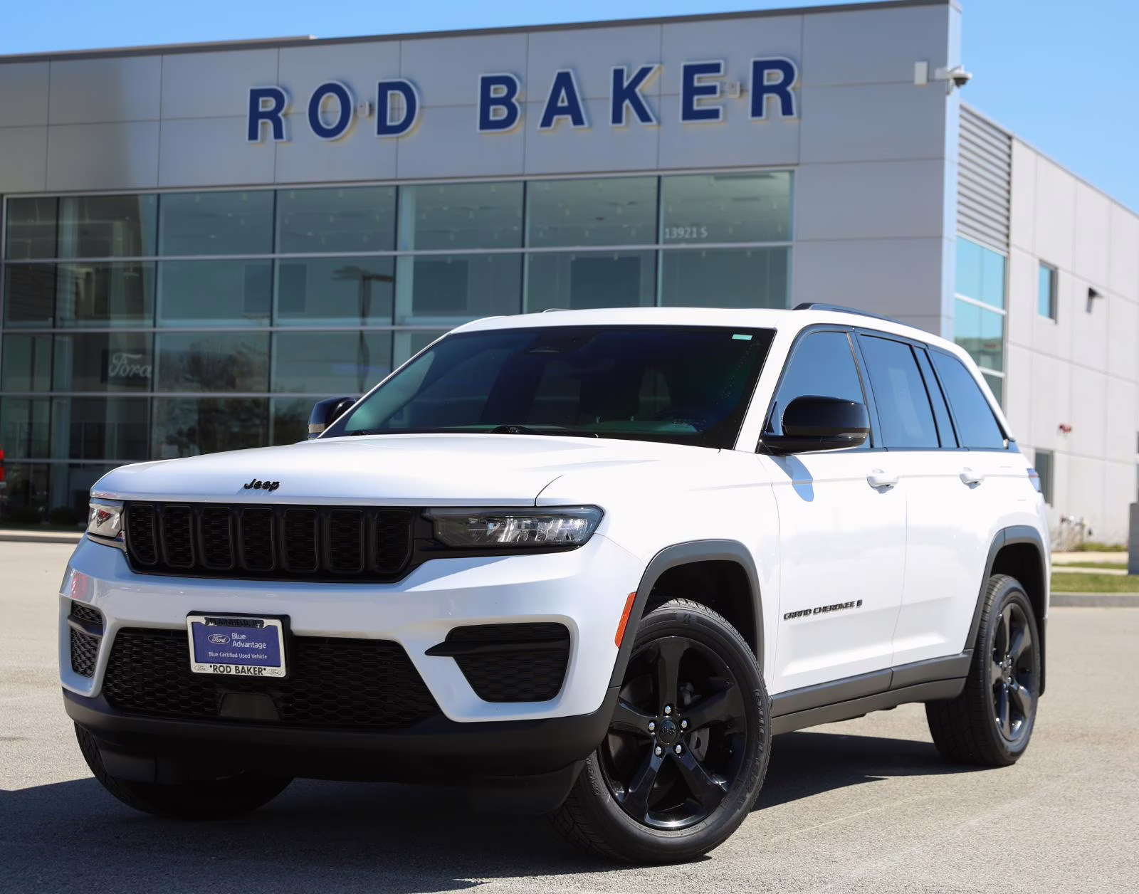 2022 Bright White Clearcoat Jeep Grand Cherokee Altitude 4X4 SUV
