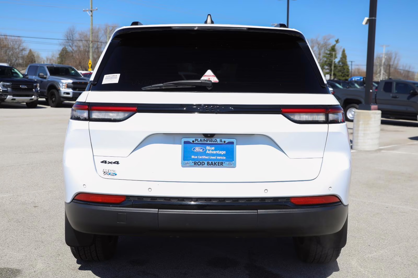 2022 Bright White Clearcoat Jeep Grand Cherokee Altitude 4X4 SUV
