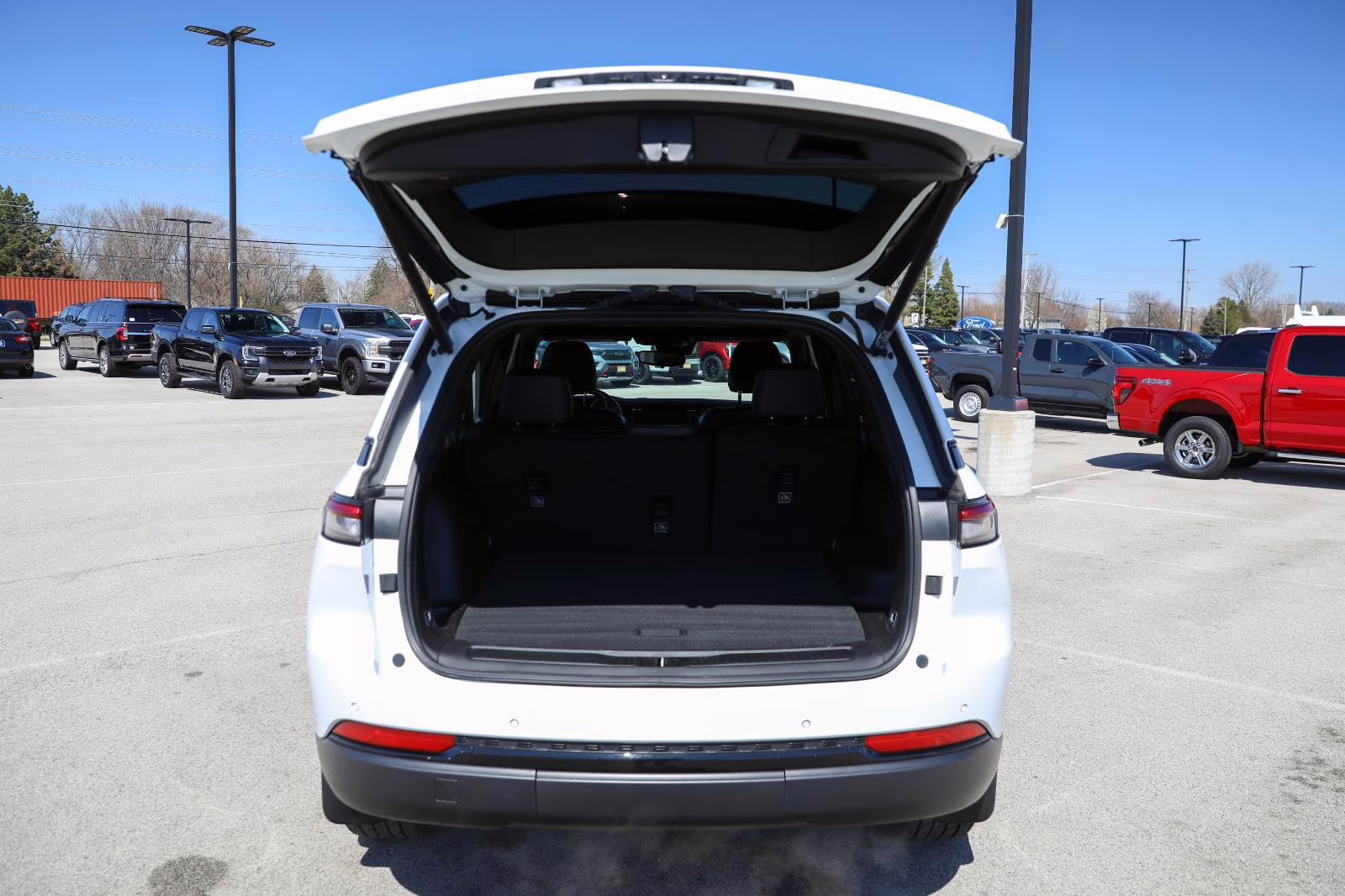 2022 Bright White Clearcoat Jeep Grand Cherokee Altitude 4X4 SUV