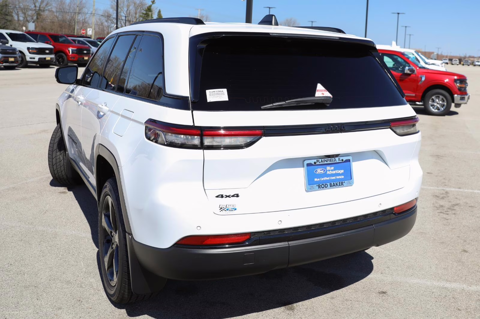 2022 Bright White Clearcoat Jeep Grand Cherokee Altitude 4X4 SUV