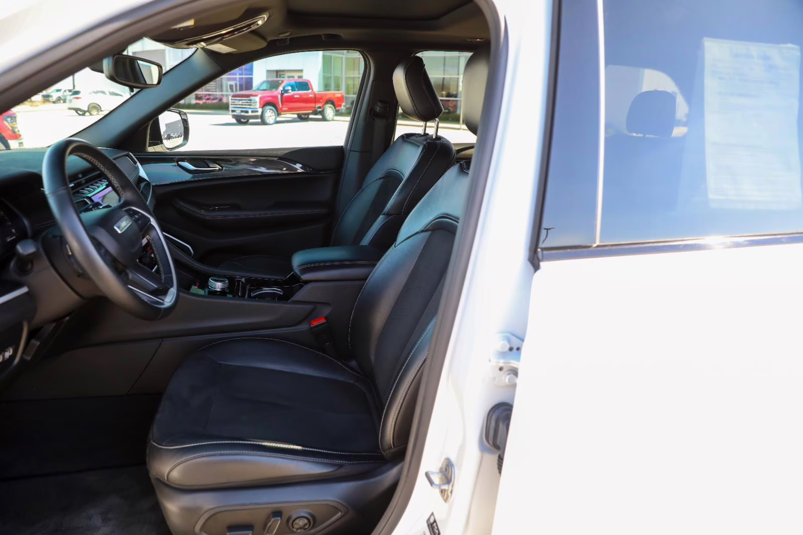 2022 Bright White Clearcoat Jeep Grand Cherokee Altitude 4X4 SUV