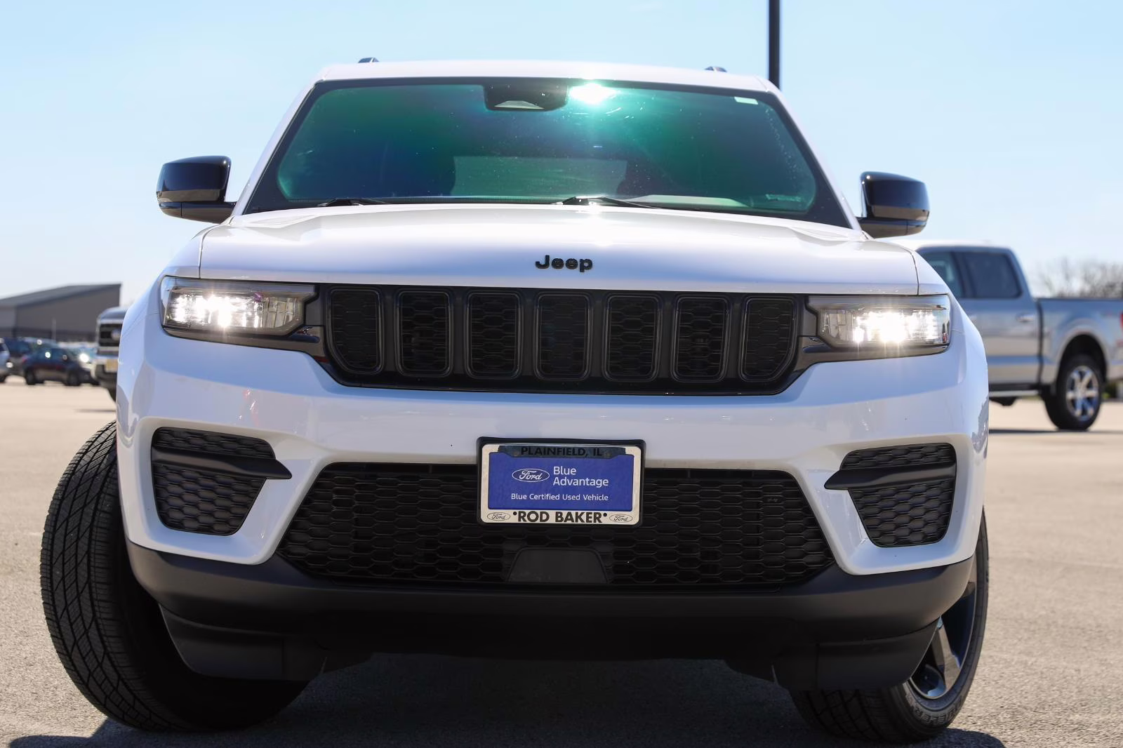 2022 Bright White Clearcoat Jeep Grand Cherokee Altitude 4X4 SUV