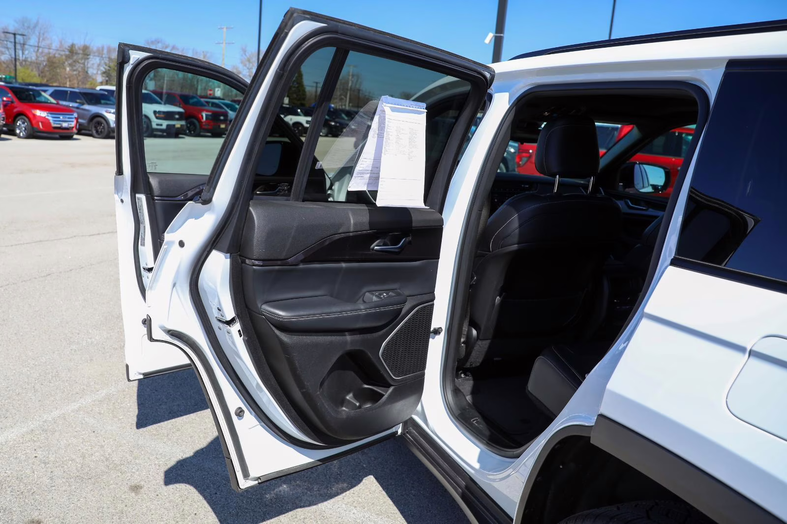 2022 Bright White Clearcoat Jeep Grand Cherokee Altitude 4X4 SUV