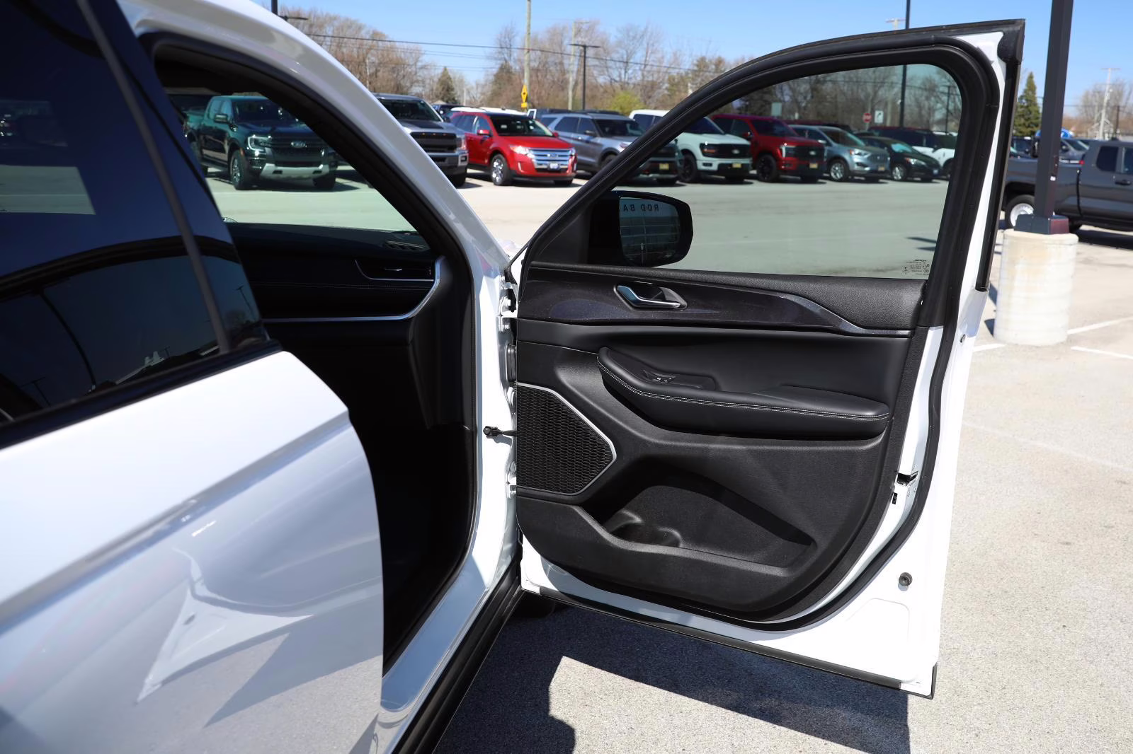 2022 Bright White Clearcoat Jeep Grand Cherokee Altitude 4X4 SUV