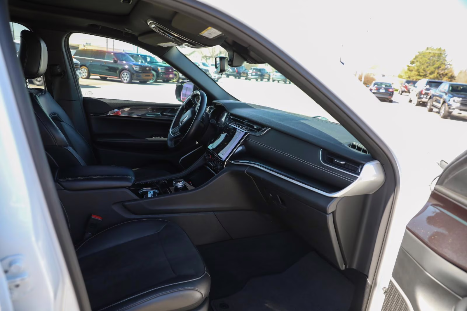2022 Bright White Clearcoat Jeep Grand Cherokee Altitude 4X4 SUV