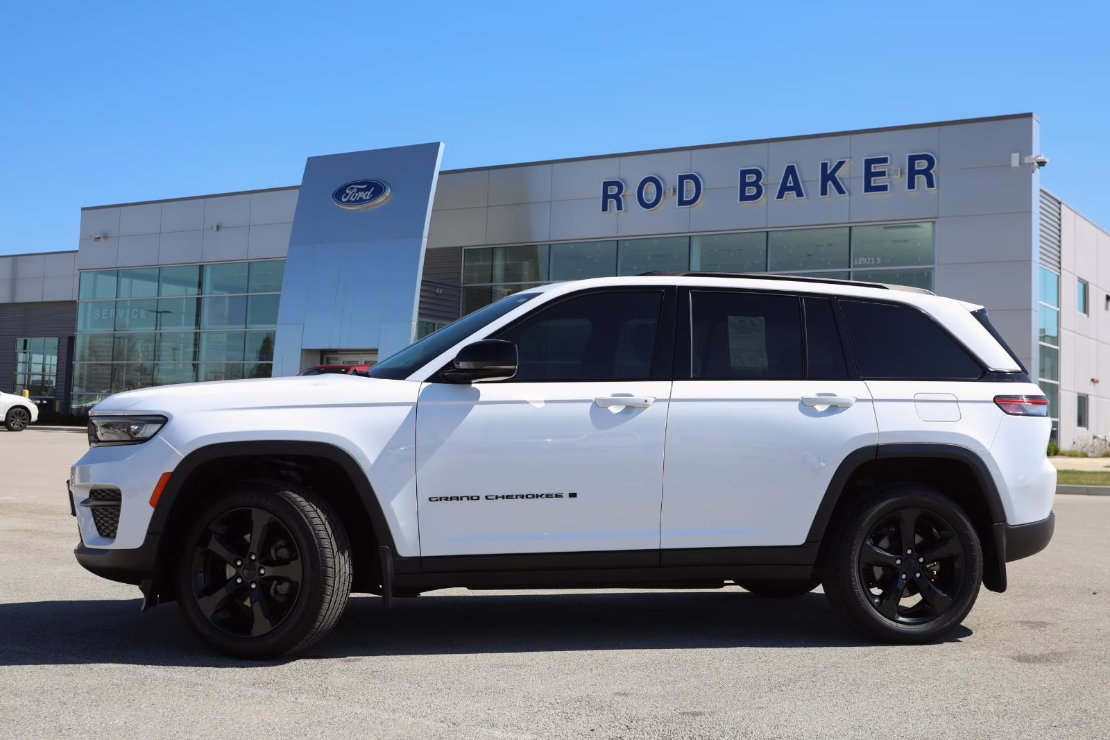 2022 Bright White Clearcoat Jeep Grand Cherokee Altitude 4X4 SUV