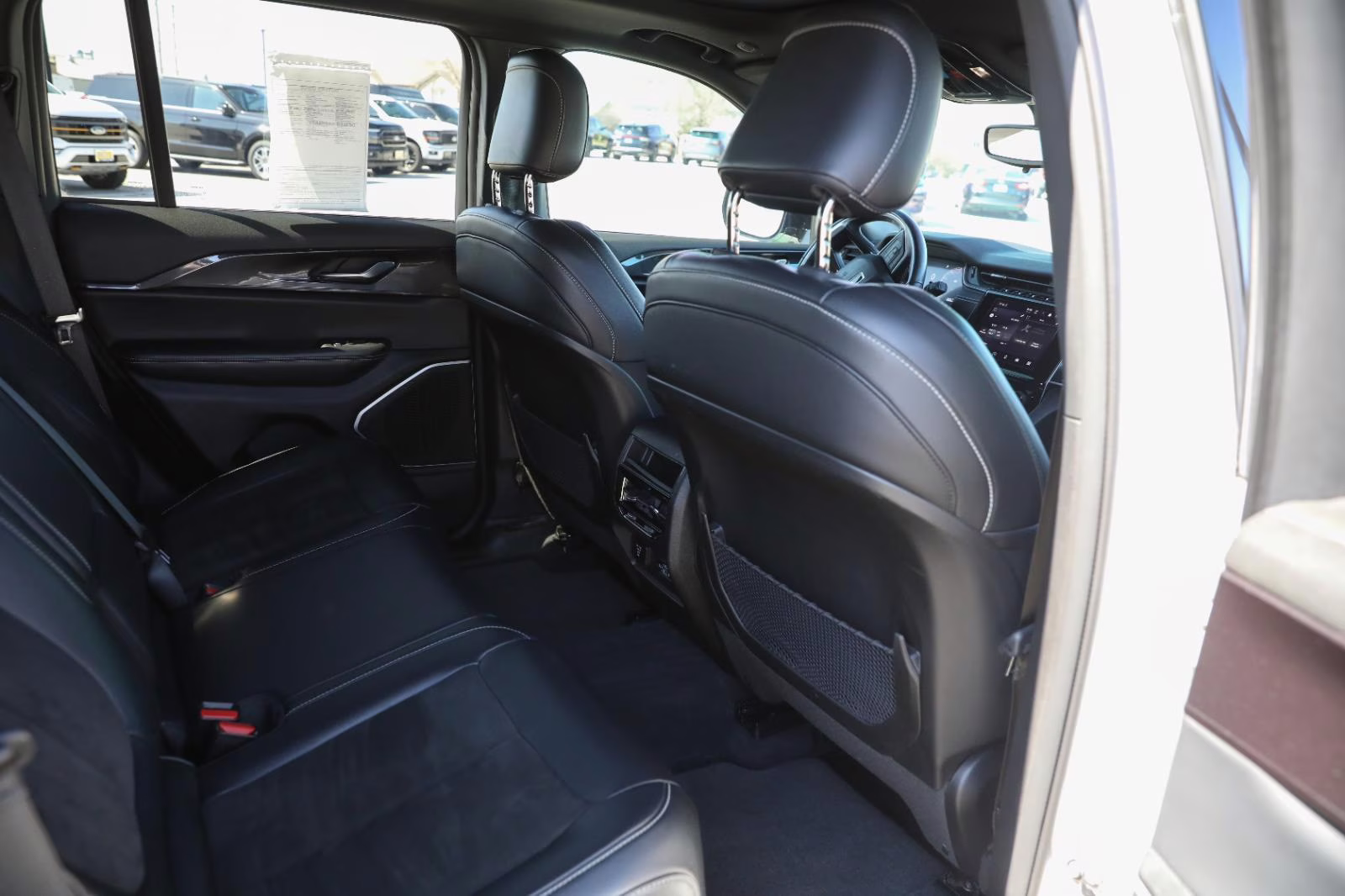 2022 Bright White Clearcoat Jeep Grand Cherokee Altitude 4X4 SUV