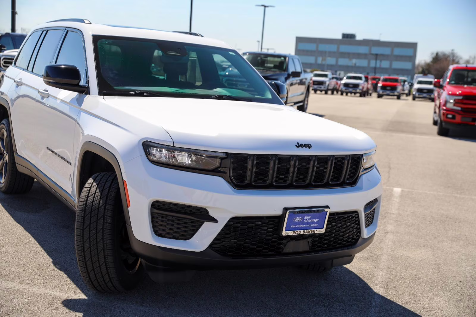 2022 Bright White Clearcoat Jeep Grand Cherokee Altitude 4X4 SUV