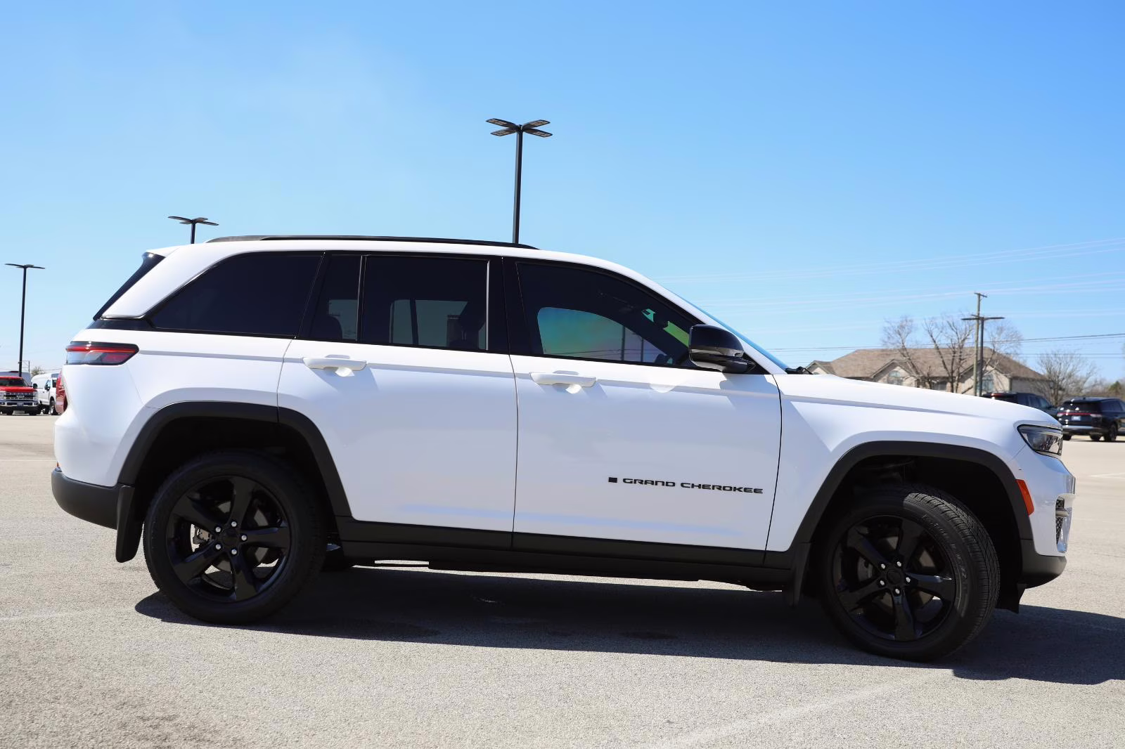 2022 Bright White Clearcoat Jeep Grand Cherokee Altitude 4X4 SUV